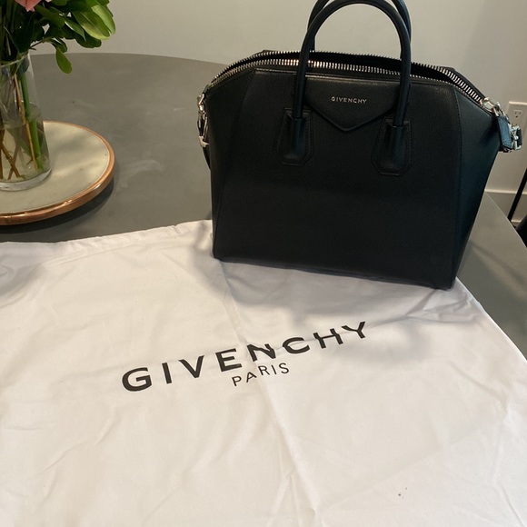 GIVENCHY MEDIUM ANTIGONA LEATHER BAG - Picture 10 of 10